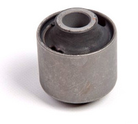 Сайлентблок передних продольных тяг (лыж) на TOYOTA LANDCRUISER 80/105 (задние сайленблоки на переднюю лыжу)